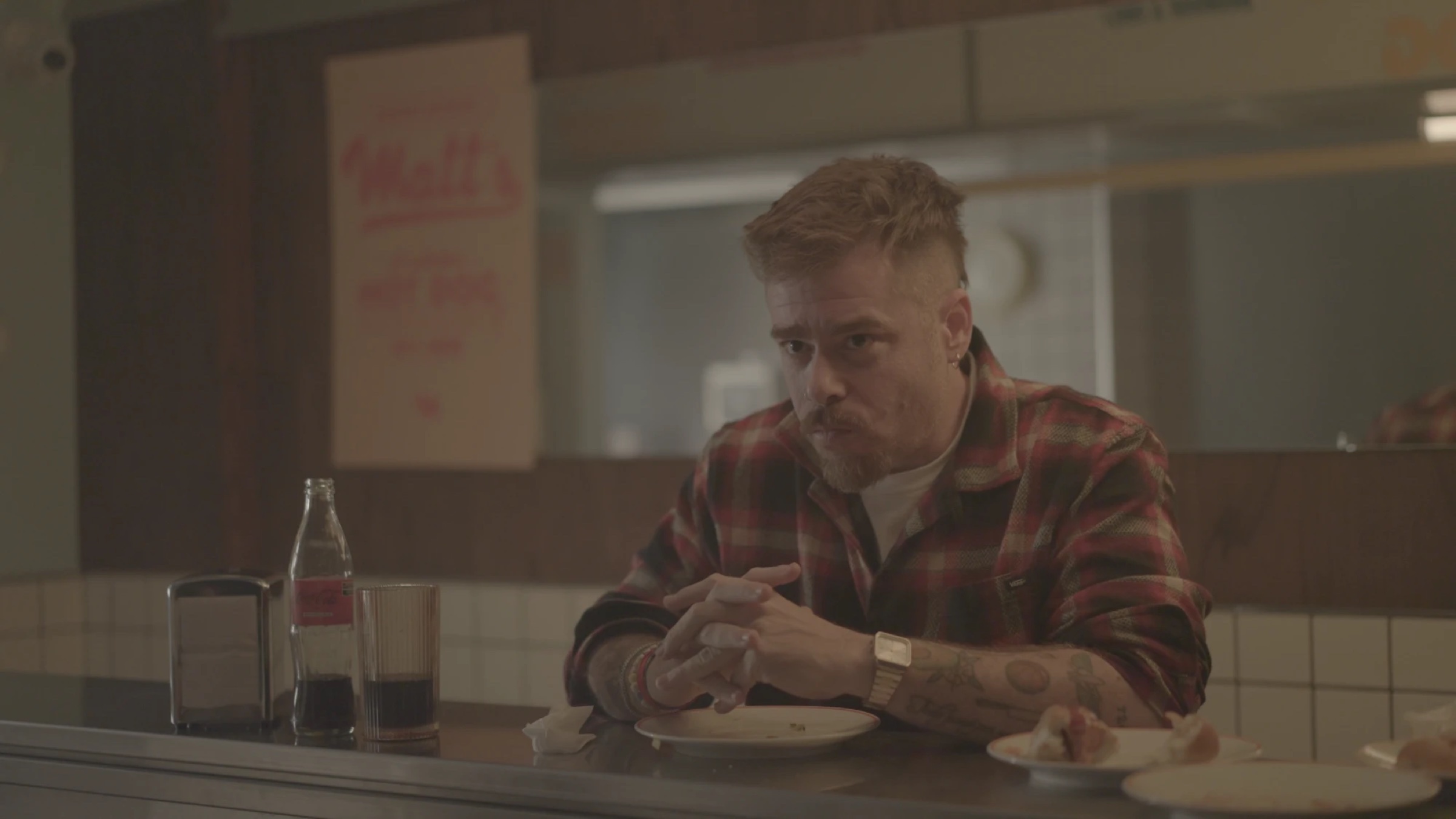 El mismo plano antes del color grading, en LOG